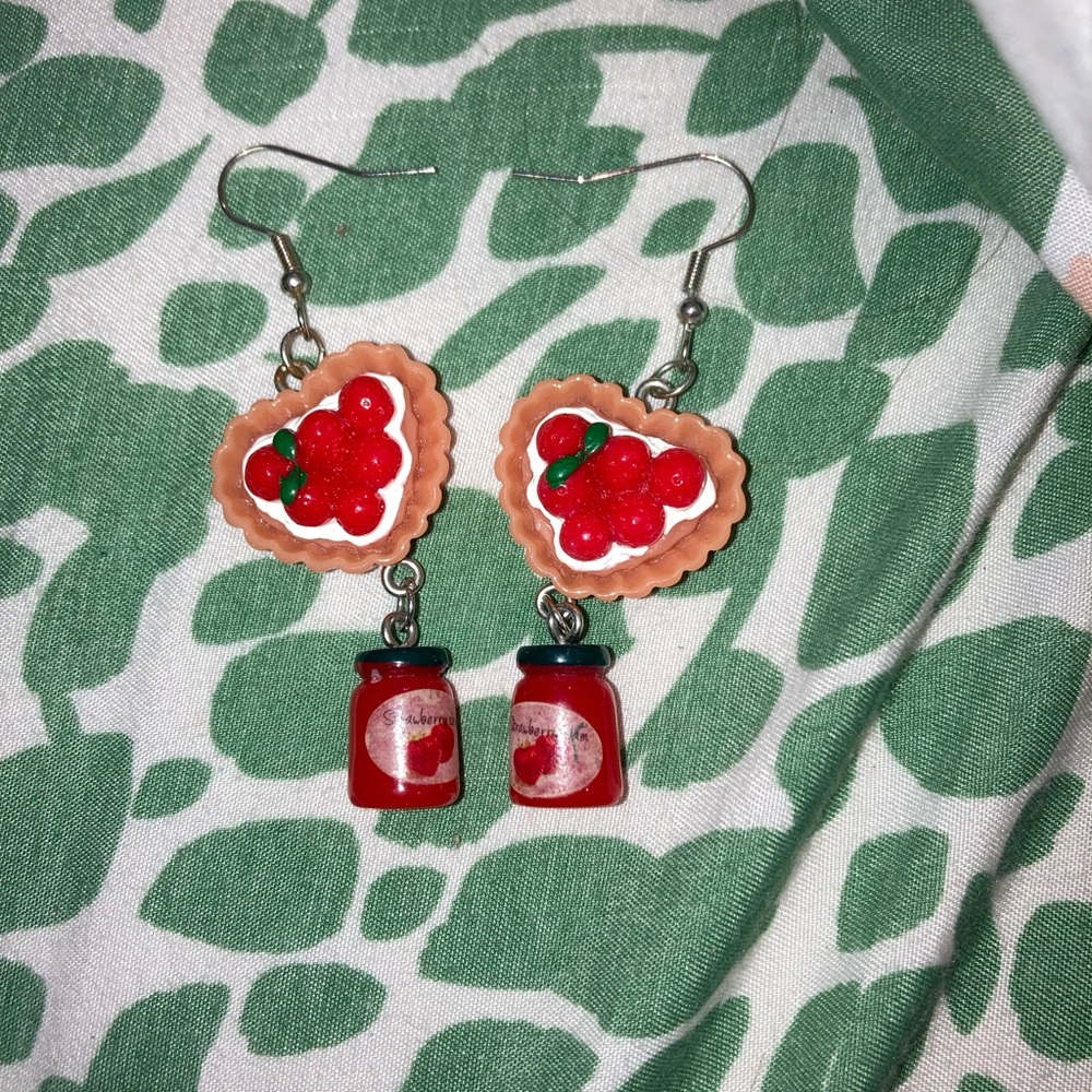 12 pairs of earrings gently used! Want to go to an earring lover like me please